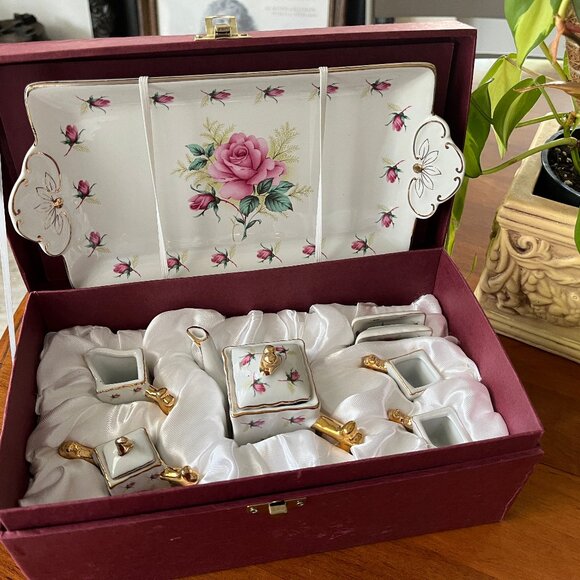 The Queens Treasures Miniature Tea Set Free Shipping - Picture 2 of 10